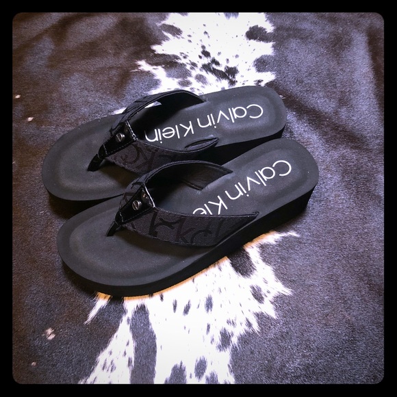 calvin klein wedge flip flops